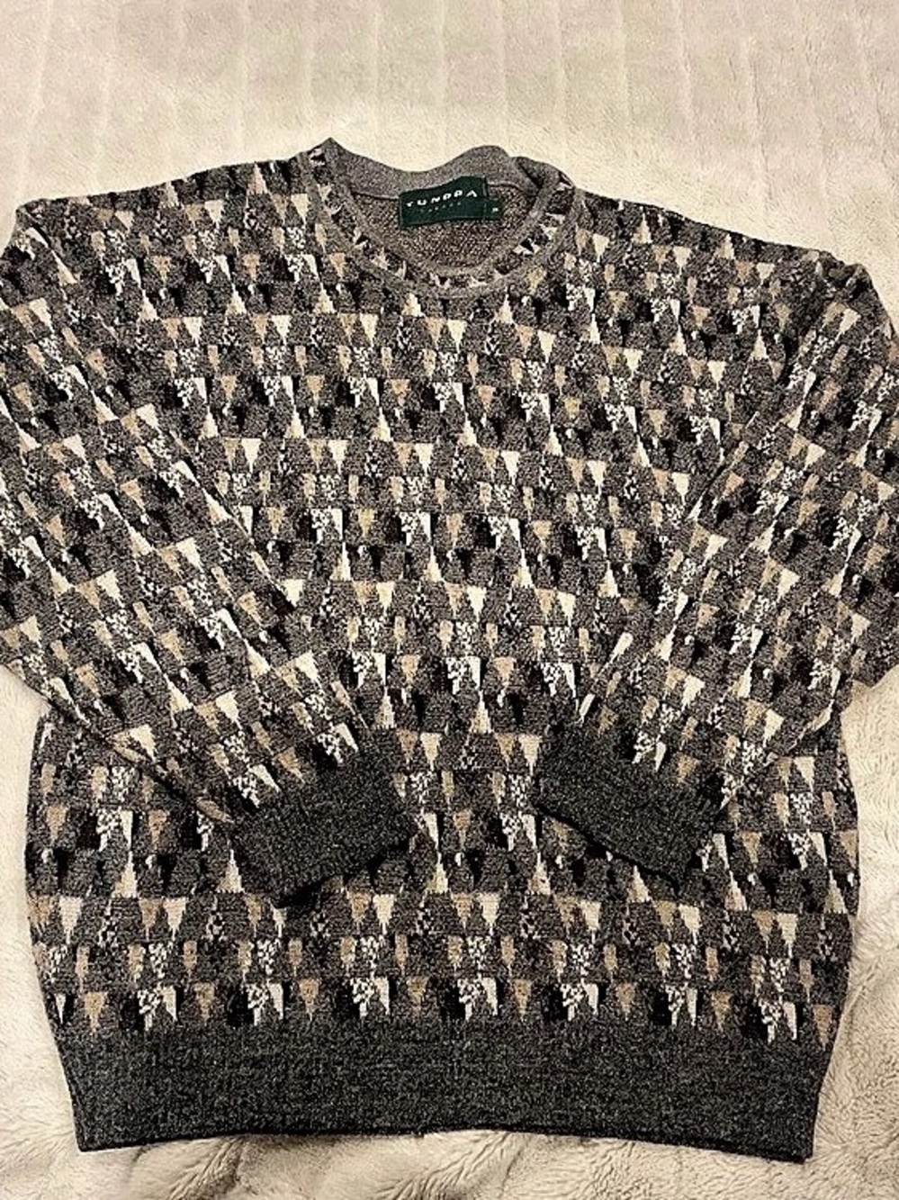 Vintage TUNDRA Canada Coogi Crewneck Sweater in Gray, Taupe & Black size S